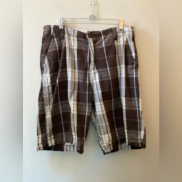 Urban Heritage BRN PLAID Long Shorts, 32. Spring Sale - Picture 1 of 2